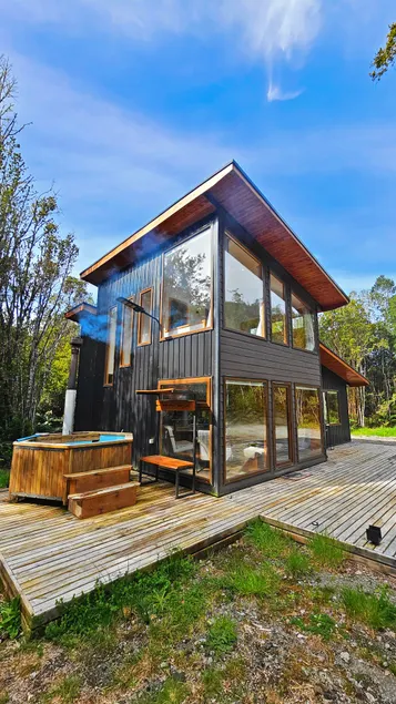 Río Blanco Refuge in the middle of the forest with a tub - Image 1