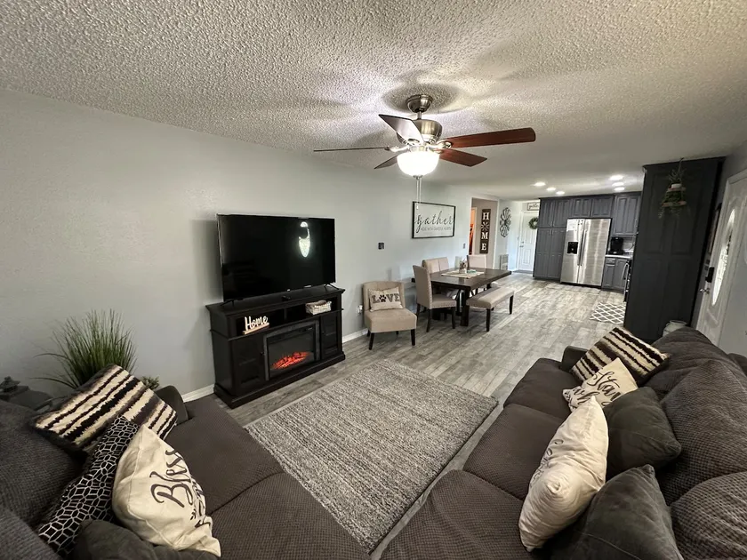 Cozy home in Evansdale. - Image 1