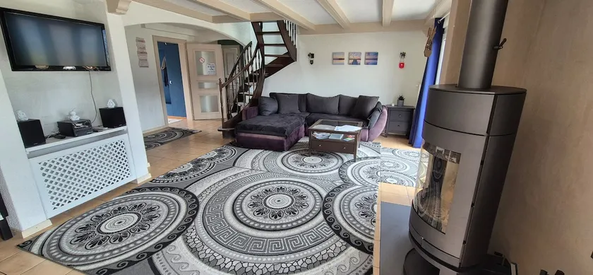 Charming 5-room house - Image 1
