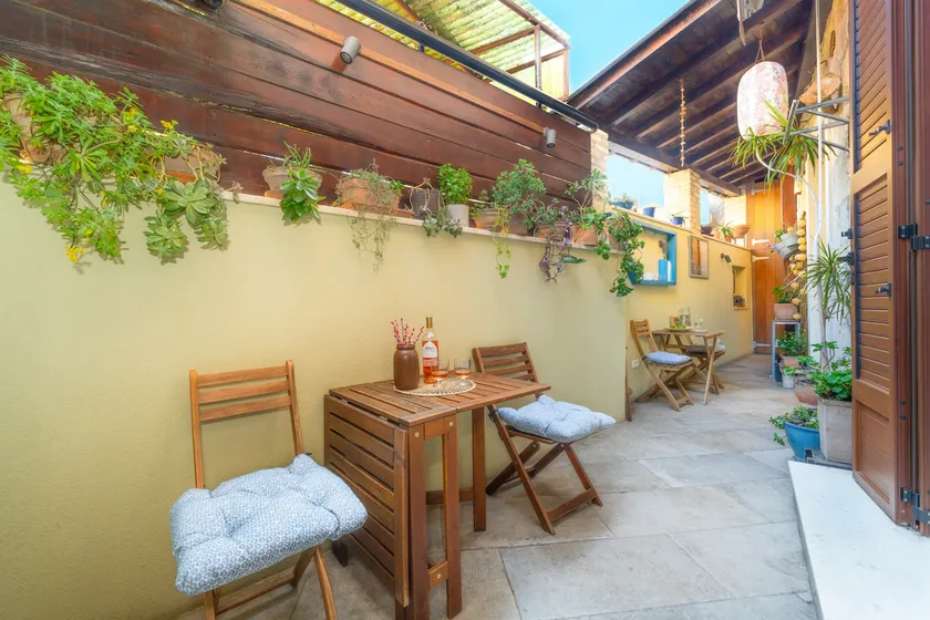 Quiet Old Town 4BR w/ Private Terrace - Image 1