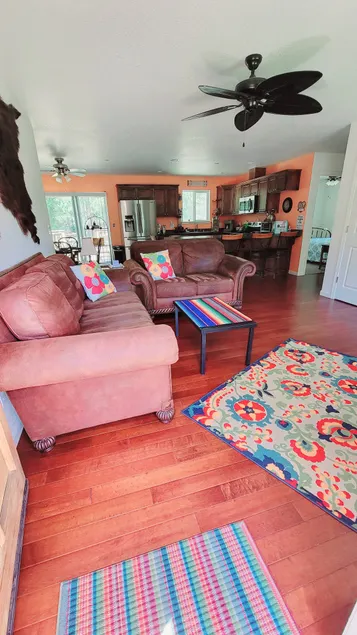 Peaceful Getaway - 3 bedrooms 2 bathrooms, 4 beds - Image 1