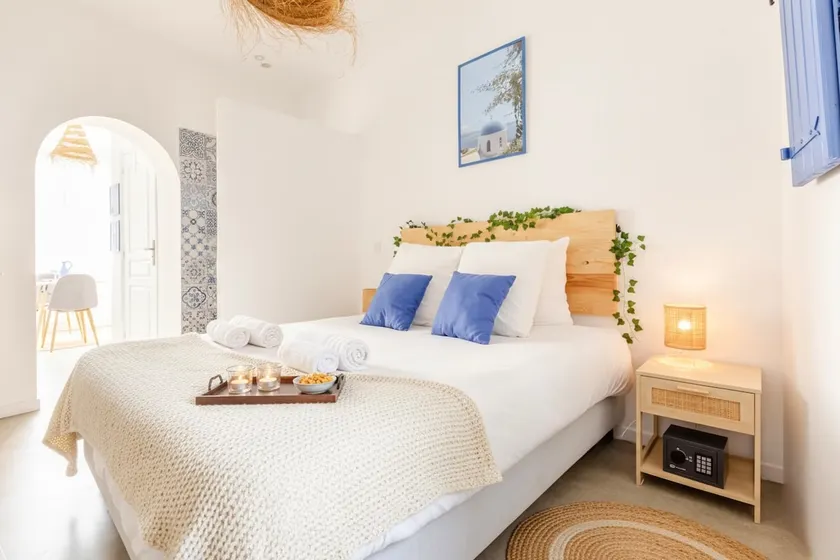 Le Santorini 3* city center & private terrace - Image 1