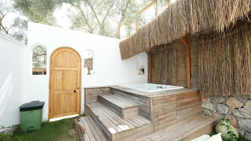 Stay at Yellow House in Yeşilüzümlü. - Image 1