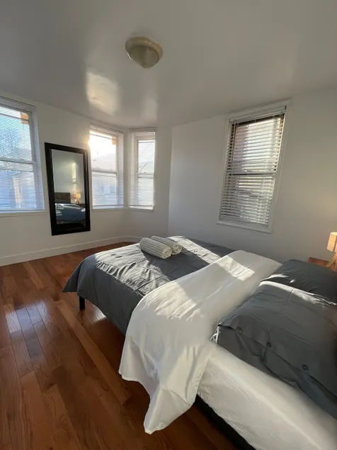 Entire 3 bedroom apartment- 15 minutes from NYC! - Image 1