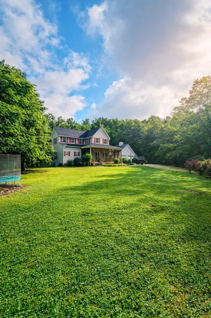 Cozy Hilltop Hideaway - Image 1