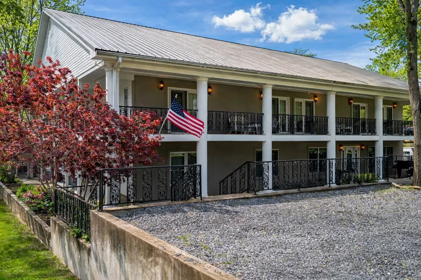 Steps to the Marina, Stylish Townhome Getaway - Image 1