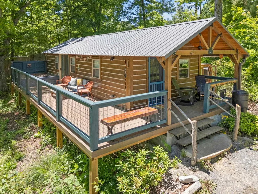 Chickadee: A Funky Mountain Stay @ Talking Water - Image 1