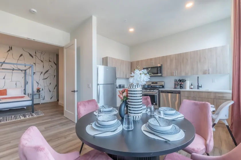 Rosy Retreat w/ NYC View & Free Park|10%OFF 5 days - Image 1