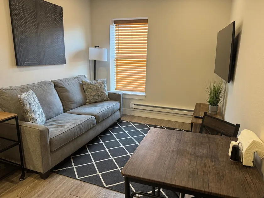 Newly Remodeled One Bedroom - Pet Friendly - Image 1