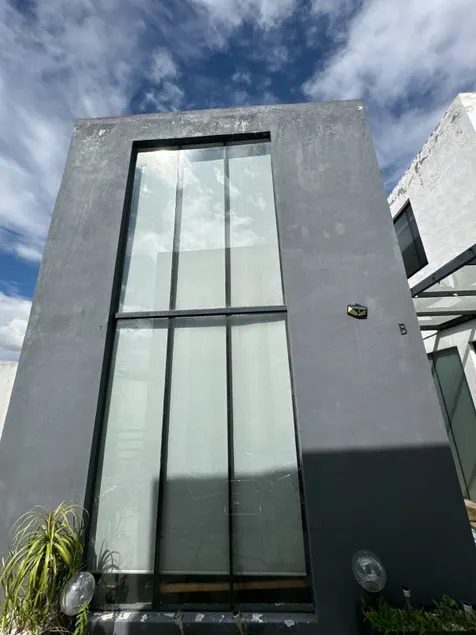 Private downtown loft for 4, couples, groups - Image 1