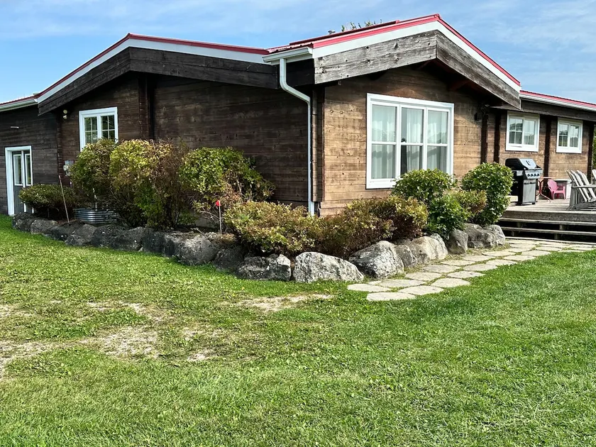 Cedarbelle - Cozy Cabin with Hot Tub & Sauna - Image 1