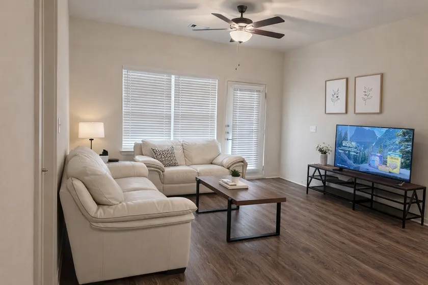 *Comfortable | Safe| 2 BedRm 2 Bath | Pool Access - Image 1