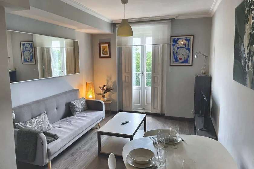 Studio with balcony overlooking the Retiro Park - Image 1