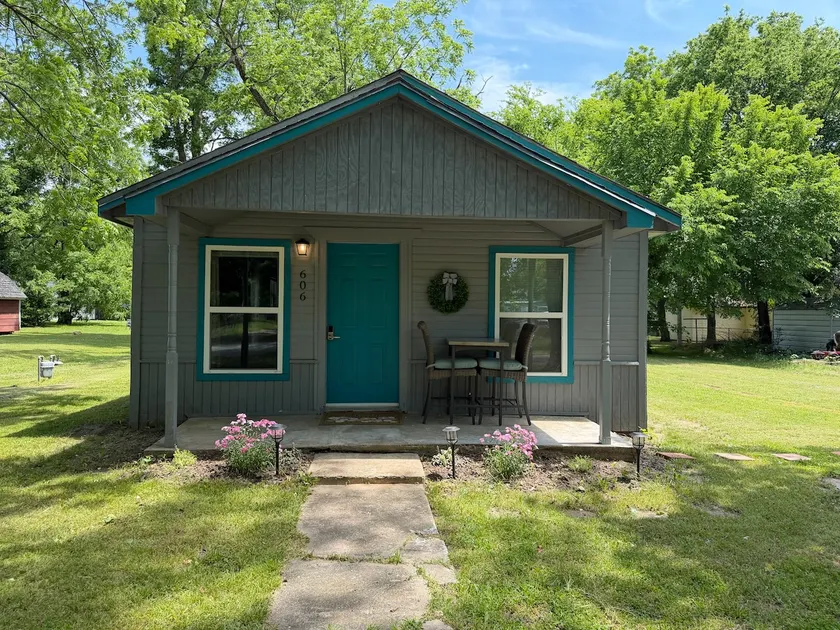 Cherry Street Retreat (2 blocks off Route 66) - Image 1