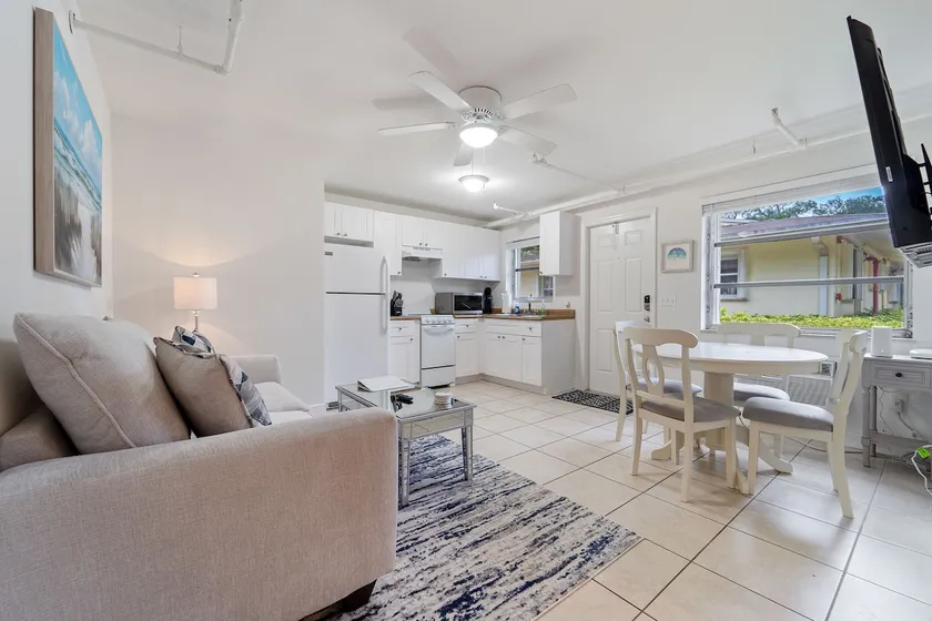 2BR Sailboat Bend Apartment 728-3 - Image 1