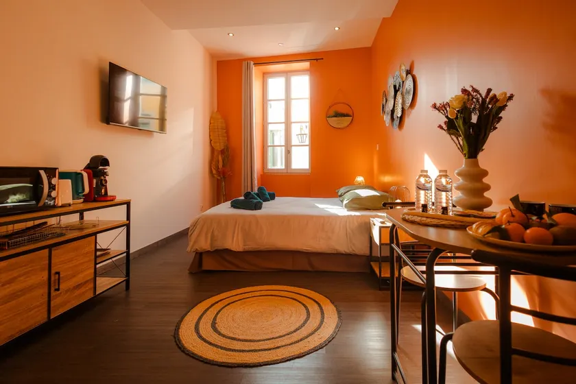 Rooftop N°38 – Medieval City View and Air Conditioning – Apt 1 - Image 1