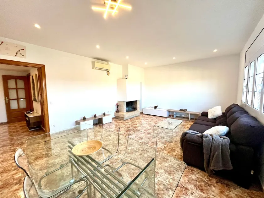 A spacious apartment - Image 1