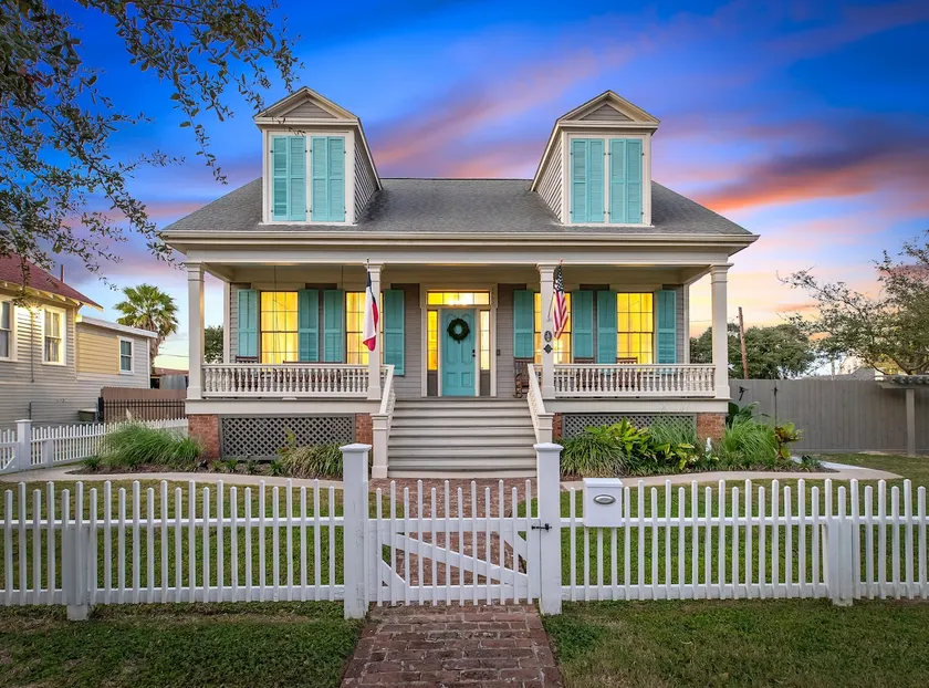Coastal Breeze: Pool, Firepit & 4 Bathrooms! - Image 1