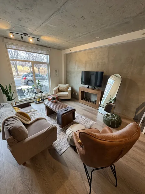 Modern Spacious 2B 2.5B spacious town house - Image 1