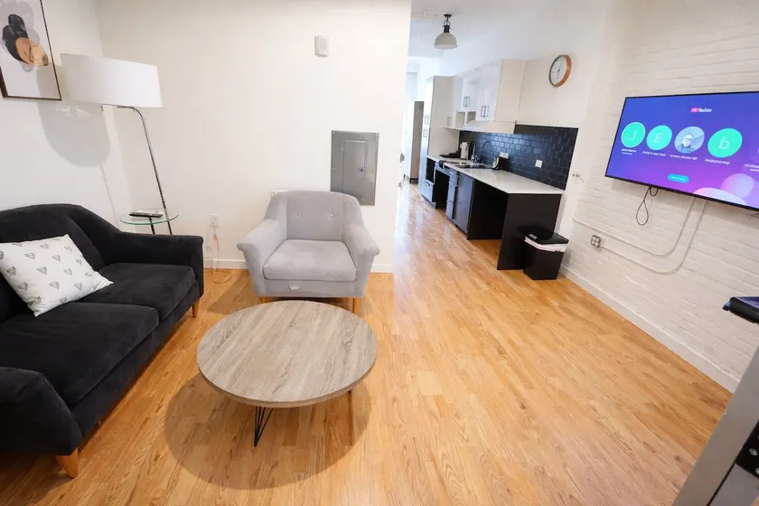Trumbull ST Fully Furnished Loft Style Apartment - Image 1