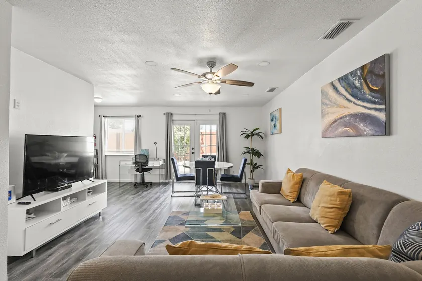 Cute house mins from DT Frisco - Image 1