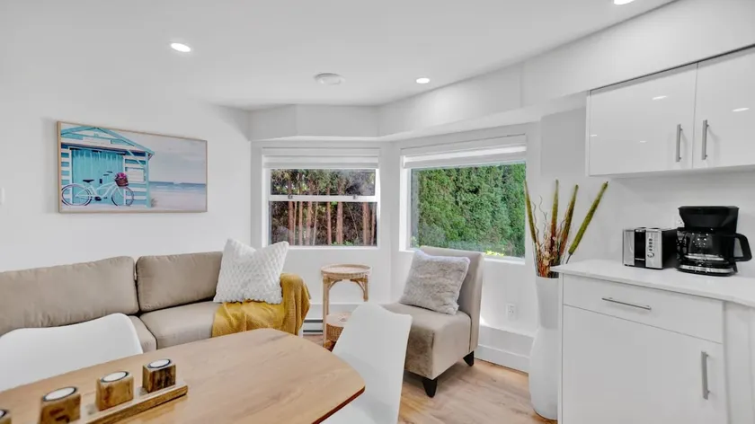 Coquitlam Luxury & Modern Unit - Image 1
