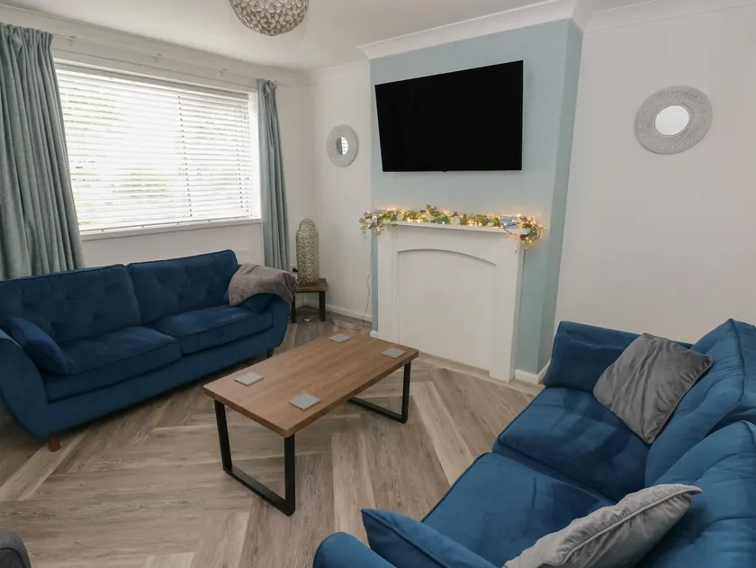 Cwtch Ar Y Mor - Image 1