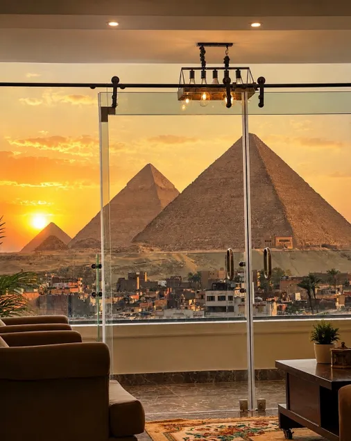 Imperial Pyramids View Apartment - Image 1