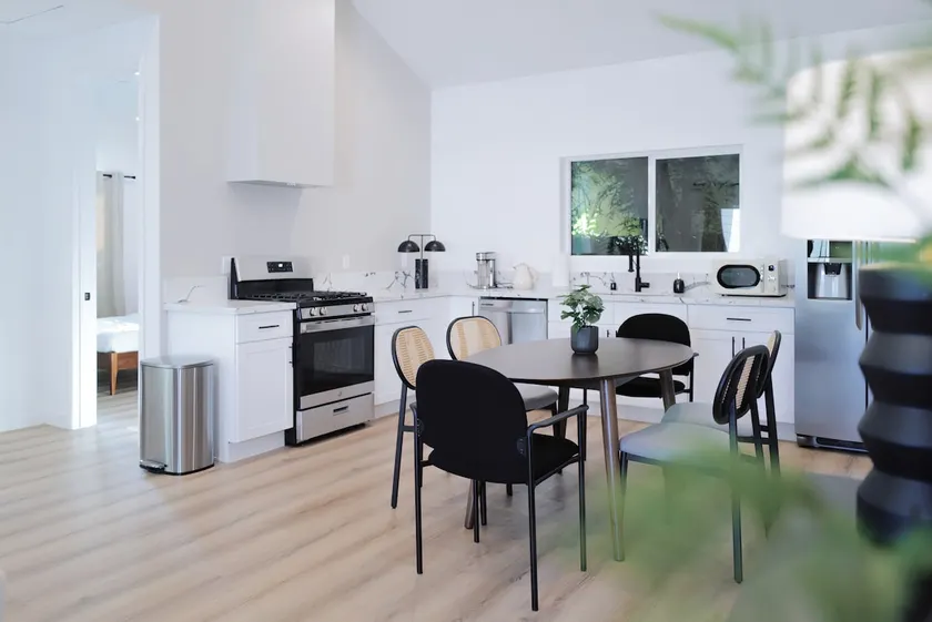*3B2B new backhouse close Pasadena Universal - Image 1