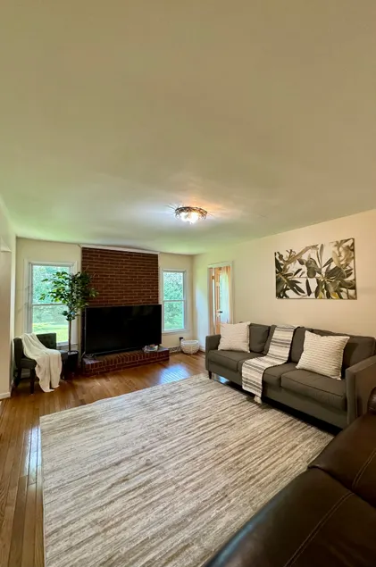 Quiet Cul-de-Sac Escape in Heart of Charlotte - Image 1