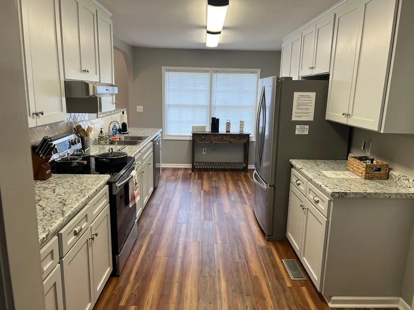 Super Cozy Cottage Close to Downtown Thomasville! - Image 1