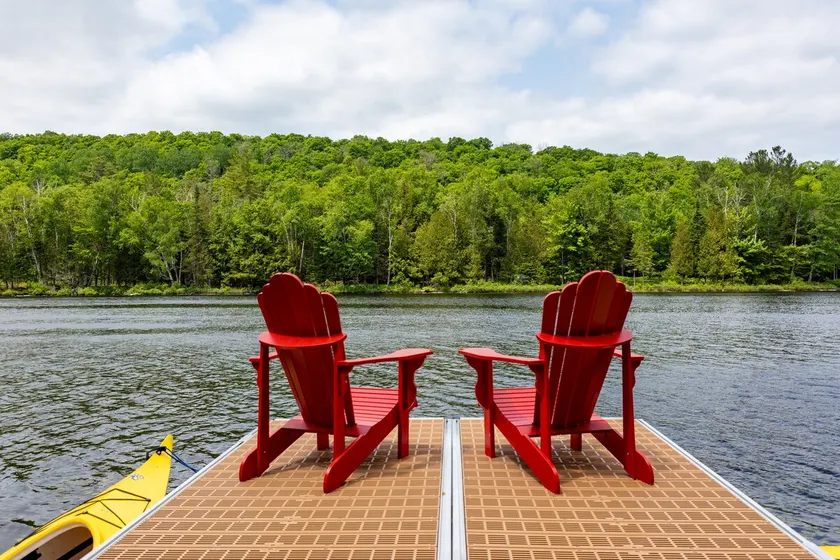 Cozy Little Lakefront Cottage with Outdoor Patio - Image 1