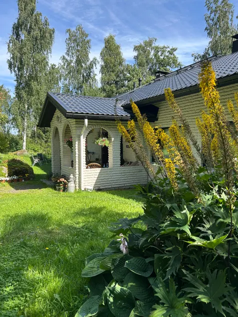 The other end of the semi-detached house - Image 1