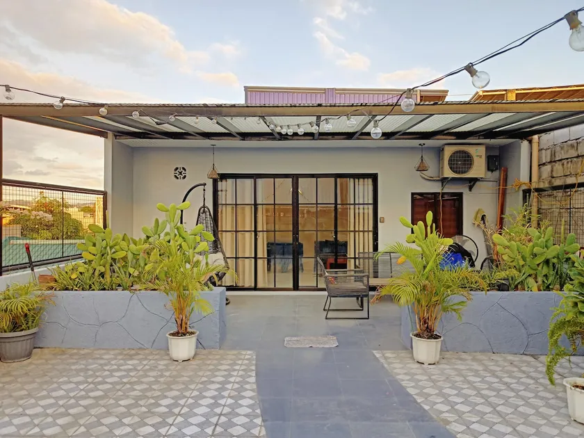 Diony's Patio - Image 1