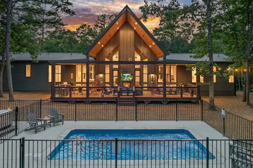 Secluded Pool Escape | Hot Tub, Games & Fire Pit - Image 1