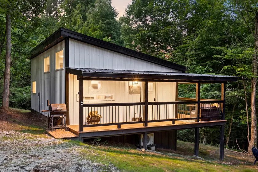 Unique Luxury Cabin w/ King Bed/Hot Tub in RRG! - Image 1