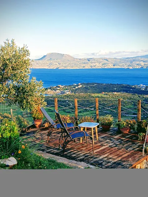Cozy cottage with sea views - Image 1