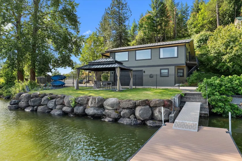 Lakefront Paradise - Image 1
