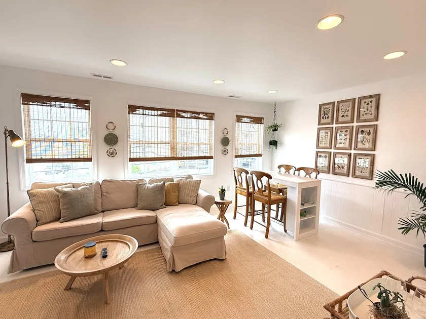 Deluxe Condo on 96th Street (Turtle Condo) - Image 1