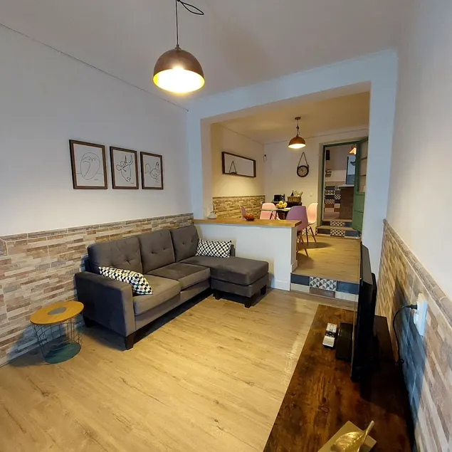 Cozy Townhouse - Image 1