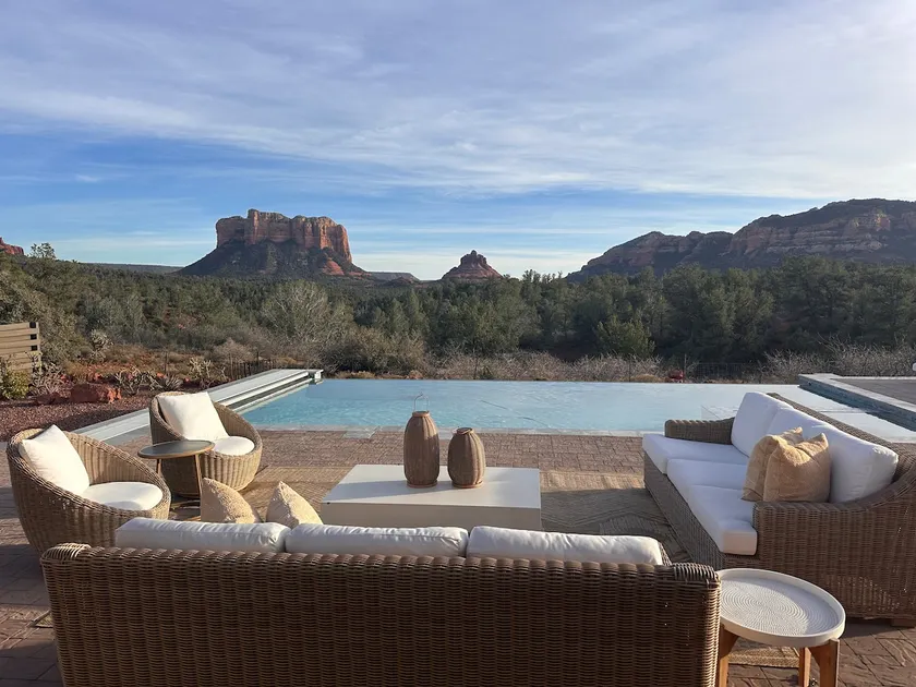 Hike Paradise with infinity pool endless views - Image 1