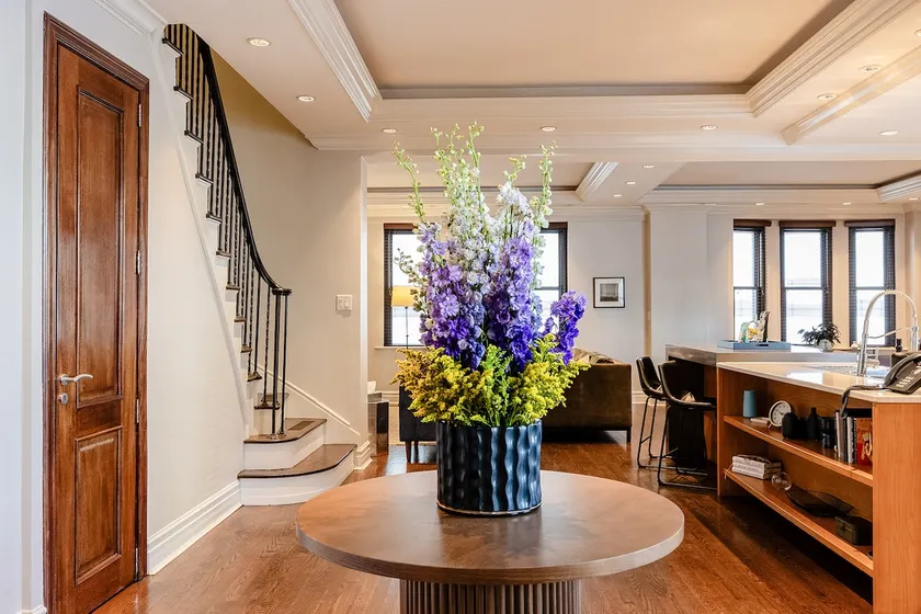 Luxury 3BR Duplex in Prime Location - Image 1