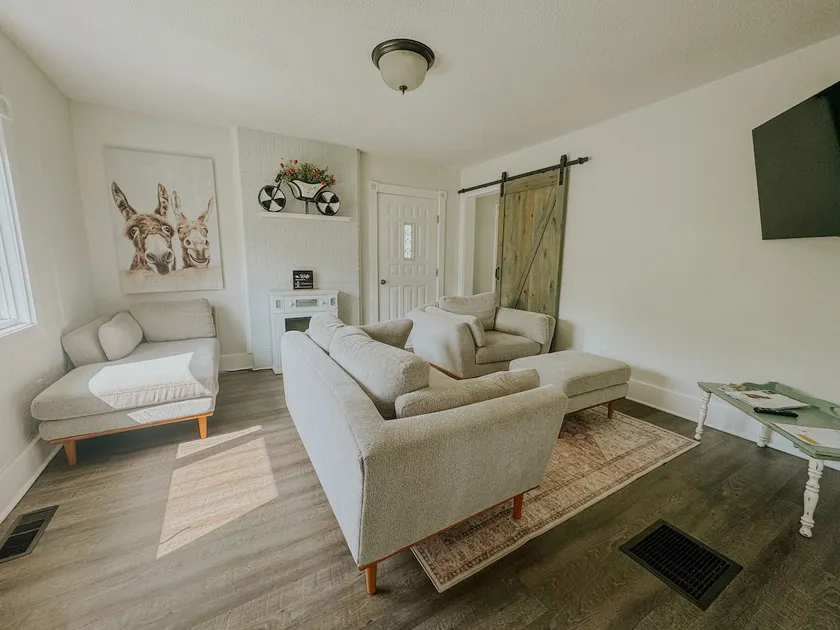 Fenced Yard | PetsOK | Central Air | Sleeps 5 - Image 1