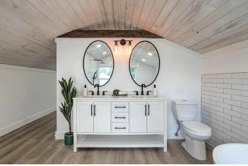 Midtown Masterpiece w/Hot Tub, 2 Kings, Spa Bath - Image 1