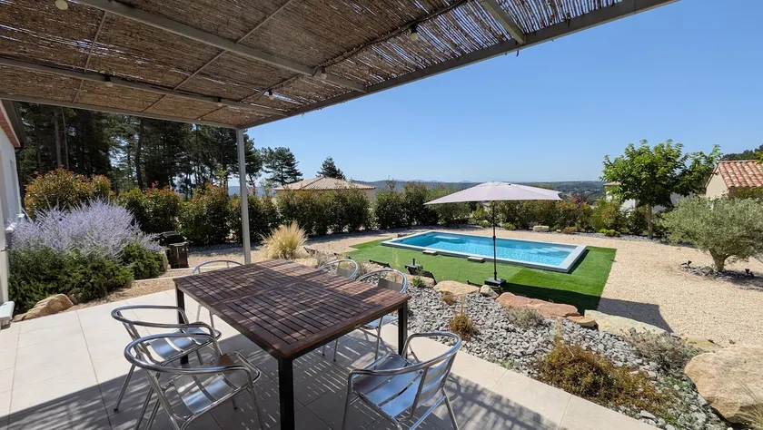 Beautiful 5-star air-conditioned villa with heated pool - Image 1