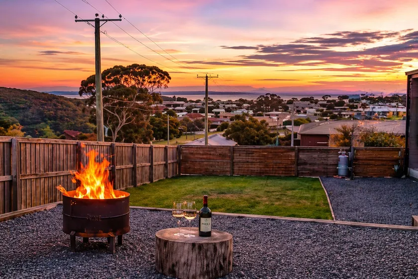 Bay View Home w Fire Pit Spa & Games Near Hobart - Image 1