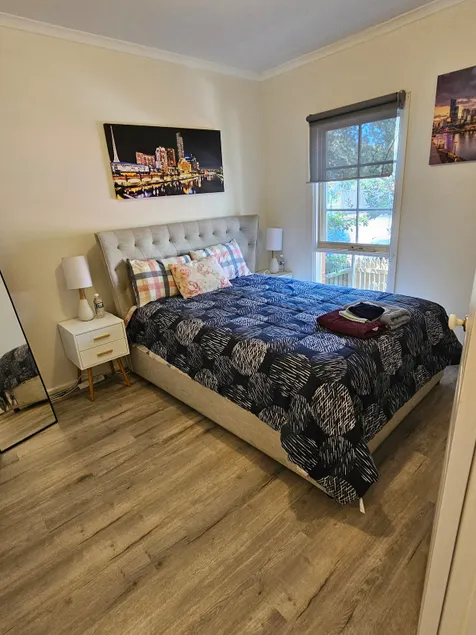 boutique apartment w free parking & direct access - Image 1
