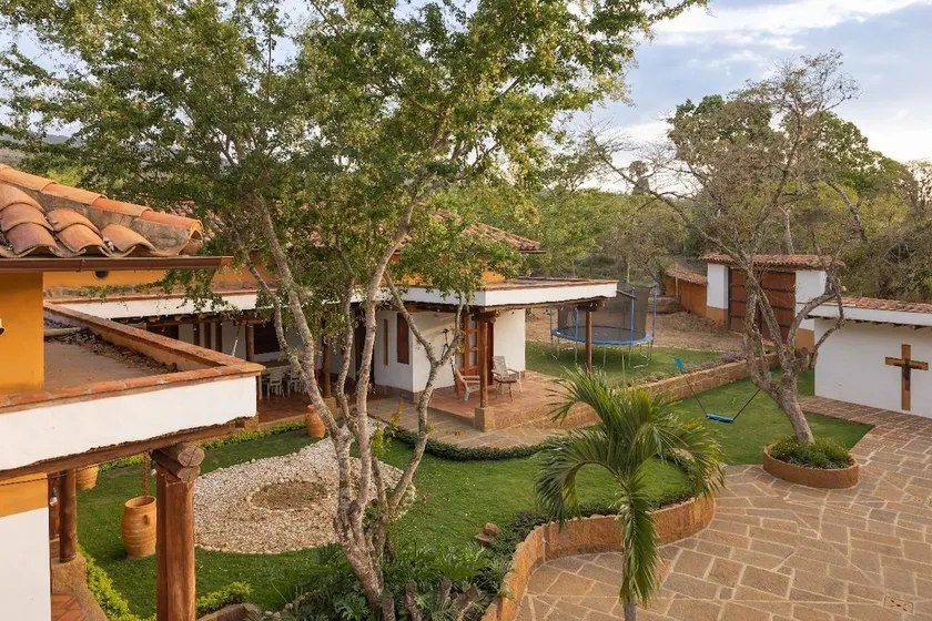 Fantastic Colonial Country House with a Pool! - Image 1