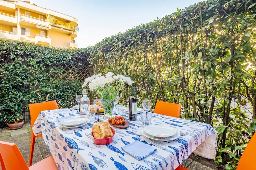 The Gem of the Tyrrhenian Sea with 2 gardens and a parking space - Image 1