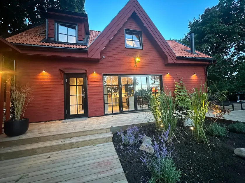 Top-notch, fresh house in a cozy area, with a boat dock. - Image 1